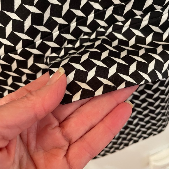 New York and Company Blazer !  Deep Navy and White Geometric Print -2 Button - Picture 8 of 13